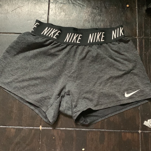 nike shorts - Picture 2 of 2